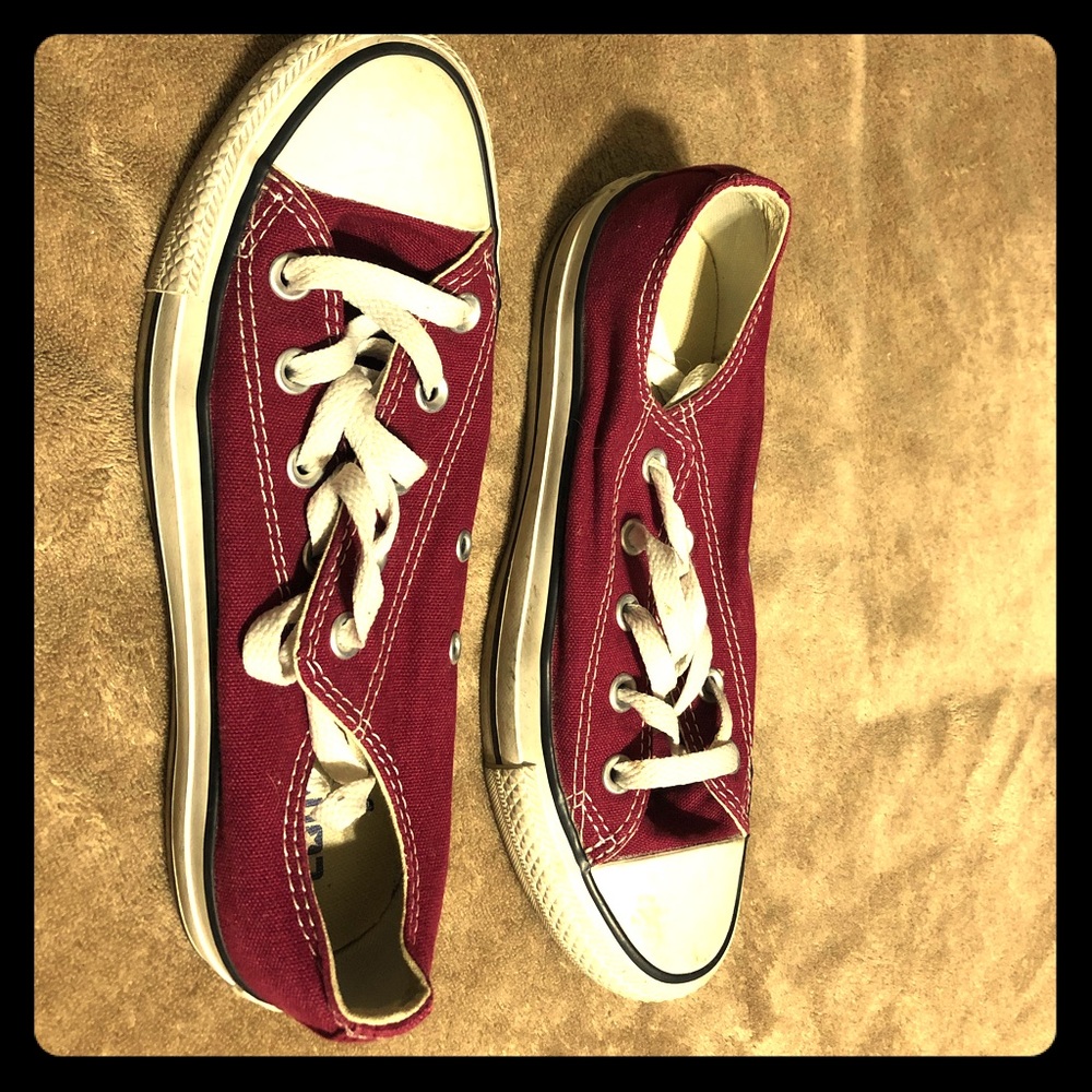 Maroon women’s converse shoes